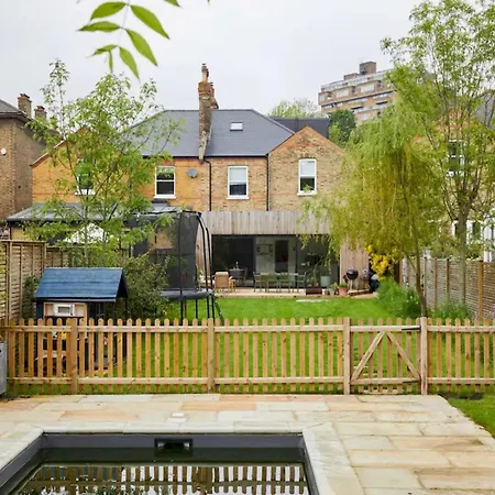 Pass The Keys Spacious Dulwich Family House With Pool Holiday home
