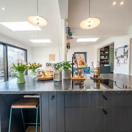 Pass The Keys Spacious Dulwich Family House With Pool *