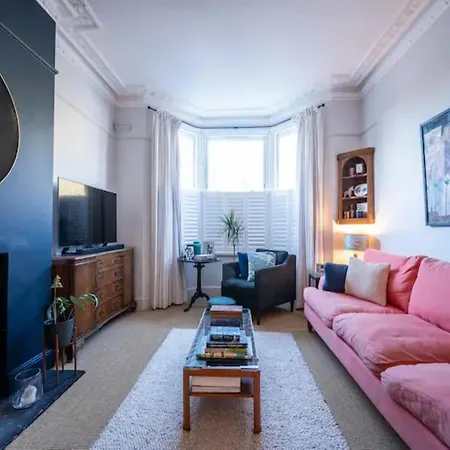 Pass The Keys Spacious Dulwich Family House With Pool