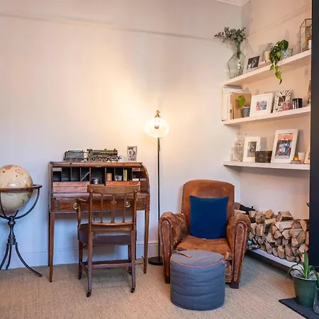 Pass The Keys Spacious Dulwich Family House With Pool Holiday home *