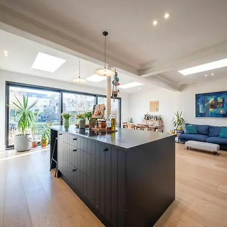 Pass The Keys Spacious Dulwich Family House With Pool * London