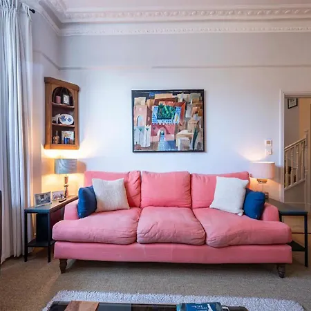 Pass The Keys Spacious Dulwich Family House With Pool Holiday home