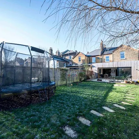 Pass The Keys Spacious Dulwich Family House With Pool Holiday home