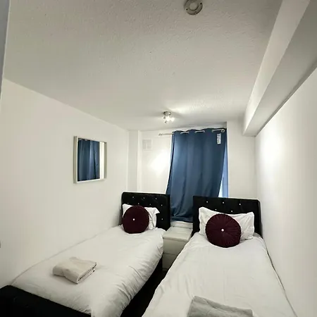 Apartment Two Bedroom Near Hyde Park London