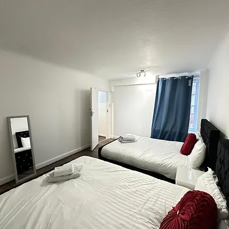 Two Bedroom Near Hyde Park Apartment London