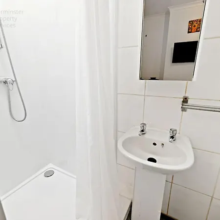 Cosy Tottenham Sleeps 4 London