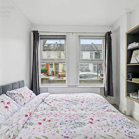 Cosy Tottenham Sleeps 4