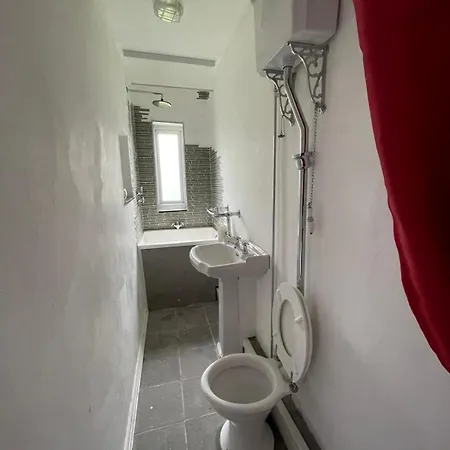 Apartment 2 Bedroom Flat Wembley