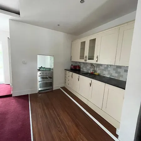 2 Bedroom Flat Wembley *