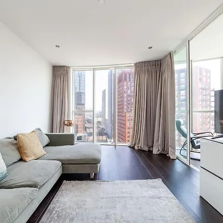 Full Of Light & Spacious 2br Residence, 9 Elms Apartamento