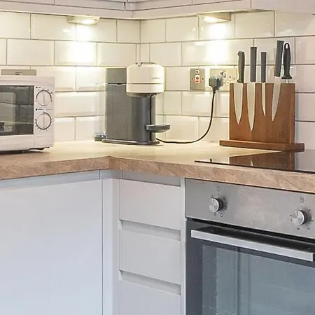 Apartment Charming 2 Bedroom Flat In