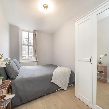 Apartment Charming 2 Bedroom Flat In *