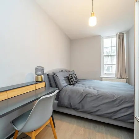 Apartment Charming 2 Bedroom Flat In