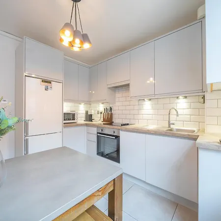 Apartment Charming 2 Bedroom Flat In