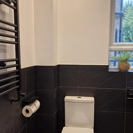 Kensington 2 Bed Apartment London