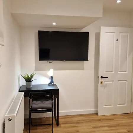 Kensington 2 Bed *