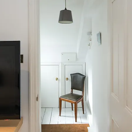 Charming 2-bed Flat In The Heart Of Nottinghill - Steps From Portobello Rd Market And Nottinghill Bookshop *
