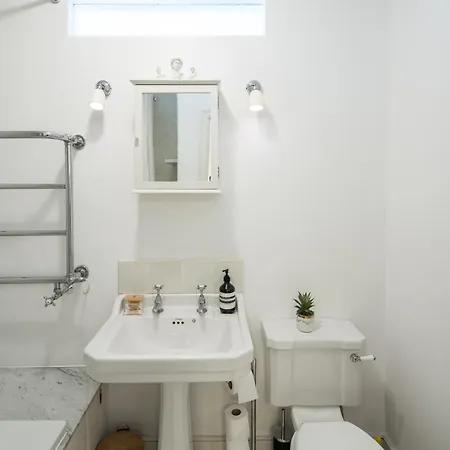 Charming 2-bed Flat In The Heart Of Nottinghill - Steps From Portobello Rd Market And Nottinghill Bookshop Apartment London