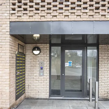 Near Tower Bridge And Tube Pass The Keys Apartment London