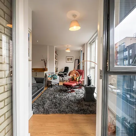 Apartment Near Tower Bridge And Tube Pass The Keys