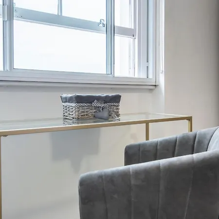 Adorable, Comfy Flat Walk Paddington/elizabeth Stn *