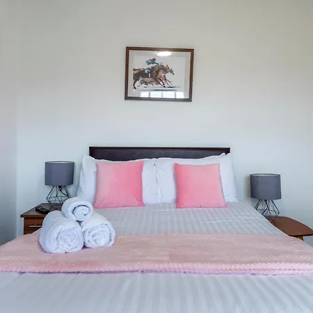 Adorable, Comfy Flat Walk Paddington/elizabeth Stn Apartment