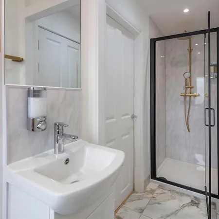 Adorable, Comfy Flat Walk Paddington/elizabeth Stn Apartment
