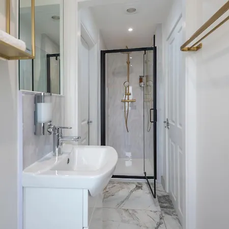 Adorable, Comfy Flat Walk Paddington/elizabeth Stn *
