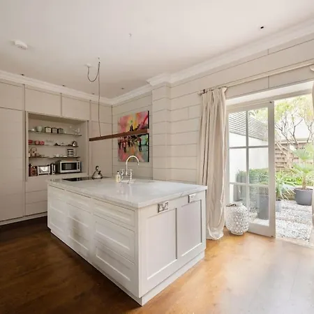 Perfect British Mews - Beautiful Garden Holiday home