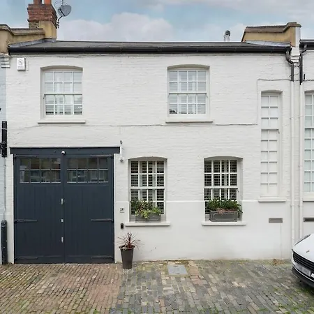 Perfect British Mews - Beautiful Garden London