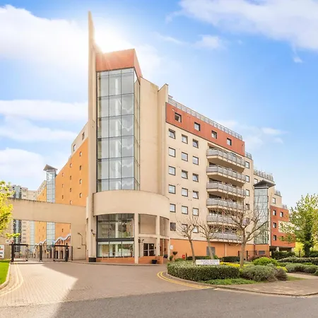 River View 2 Bed 2 Bath Flat - Airport, Excel, Pontoon Dock London