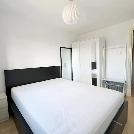 Colliers Wood 1 Bed South London Short * Mitcham