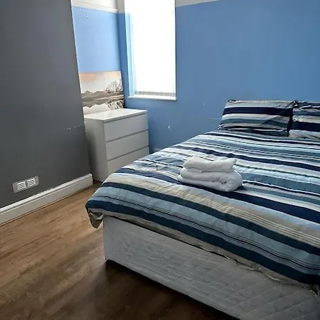 Holiday home Spacious Holiday Near Tube Station - By Starlet London