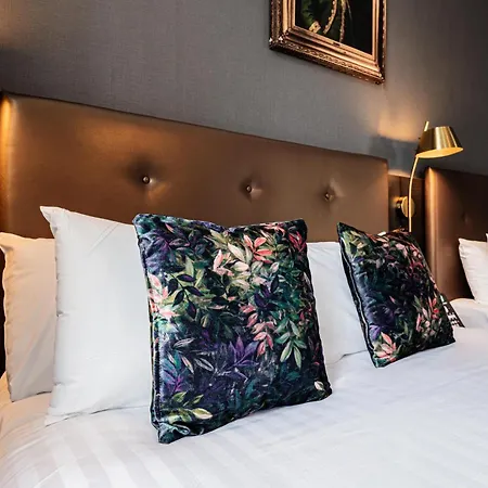 The House On Warwick 4*