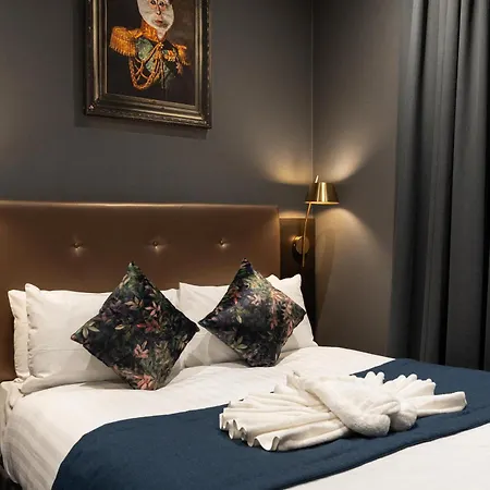 The House On Warwick 4*