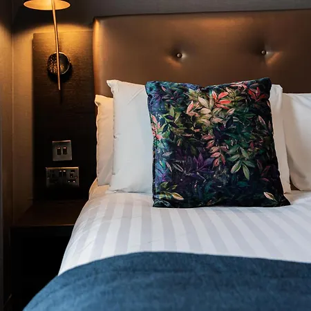 The House On Warwick Otel