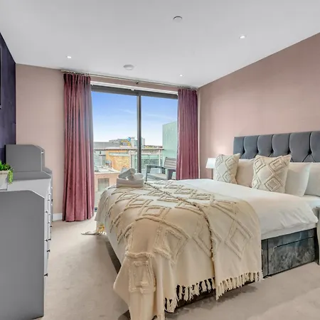 Mysquare Commercial Street Apartment