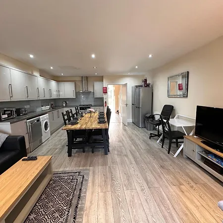Holiday home 5 Bed 5 Bath / Brick Lane E1 London