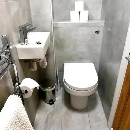 3 Bedroom Prime Angel Location