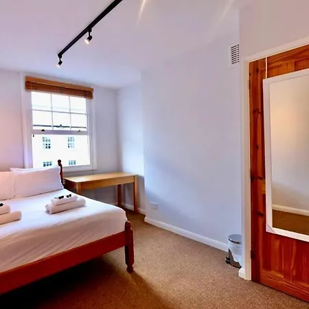 Apartment 3 Bedroom Prime Angel Location *