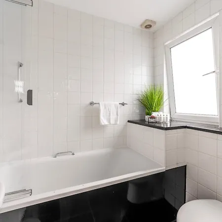 Сasa de vacaciones The Secret Kensington Garden Mews-2 Bedroom Full House-2 Train Lines- Spacious-kings Road- Harrods -chelsea Stadium-private Small Patio