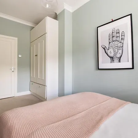 Olympia's Torch 1 Bedroom In Kensington London