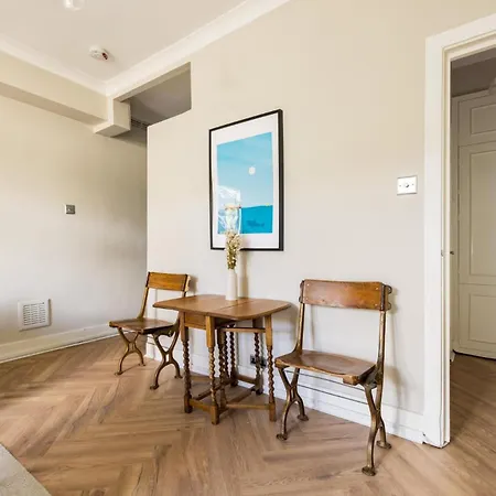 Olympia's Torch 1 Bedroom In Kensington