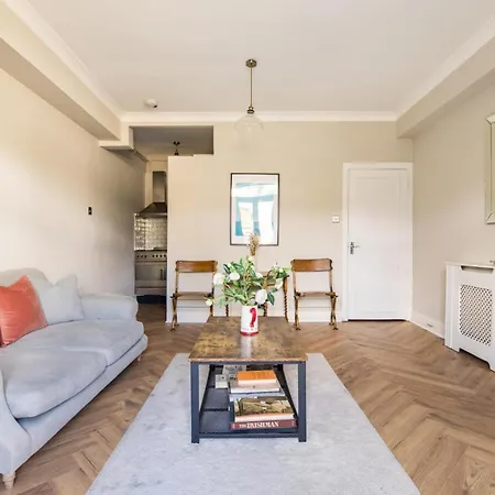 Olympia's Torch 1 Bedroom In Kensington Apartment London
