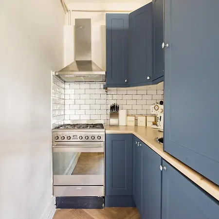 Olympia's Torch 1 Bedroom In Kensington Apartment *