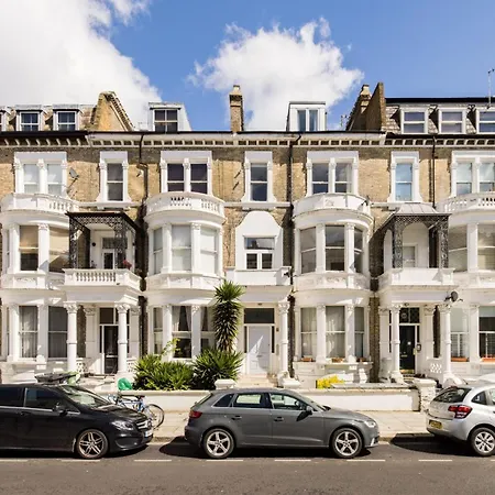 Olympia's Torch 1 Bedroom In Kensington Apartment London