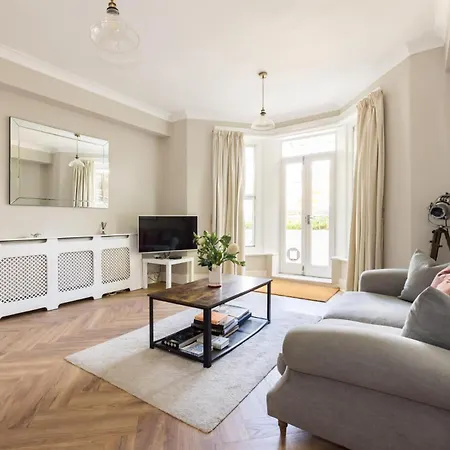 Olympia's Torch 1 Bedroom In Kensington Apartment *