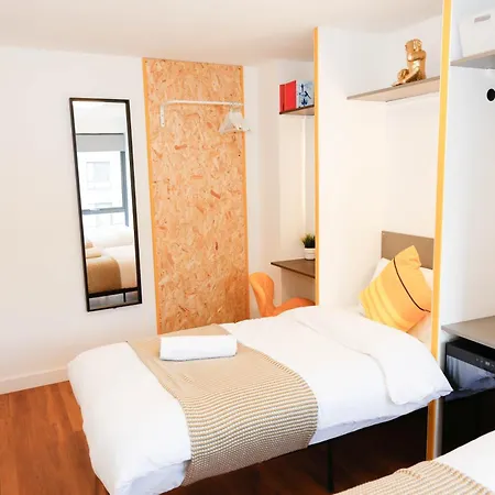 New Luxury In Location Next To Shops, Cafes, Bars & Metro 아파트 런던