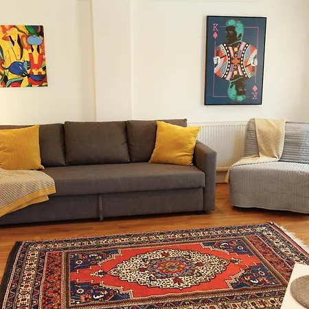 New Luxury In Location Next To Shops, Cafes, Bars & Metro 아파트