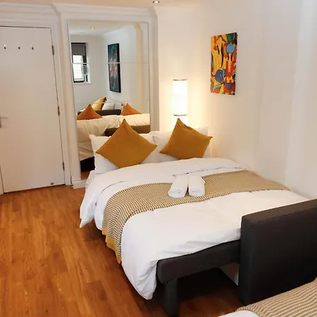 New Luxury In Location Next To Shops, Cafes, Bars & Metro *